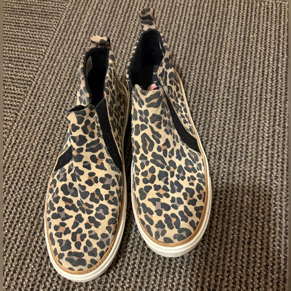 Women’s Toms Cheetah Print High Top Sneakers